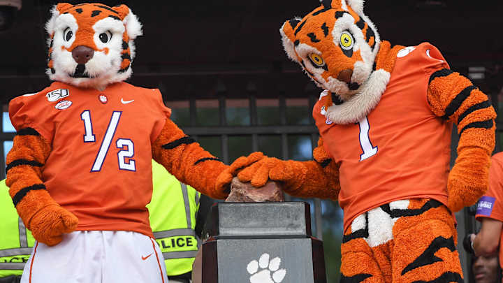 Forde-Yard Dash: The Best (and Worst) Stadium Statues