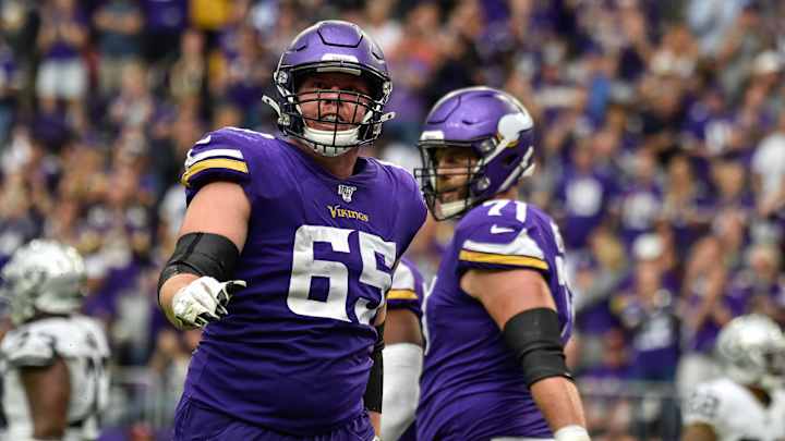 Vikings Place Right Guard Pat Elflein on Injured Reserve