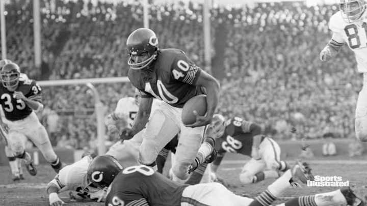 Bears Fans Mourn Loss of Gale Sayers at Age 77