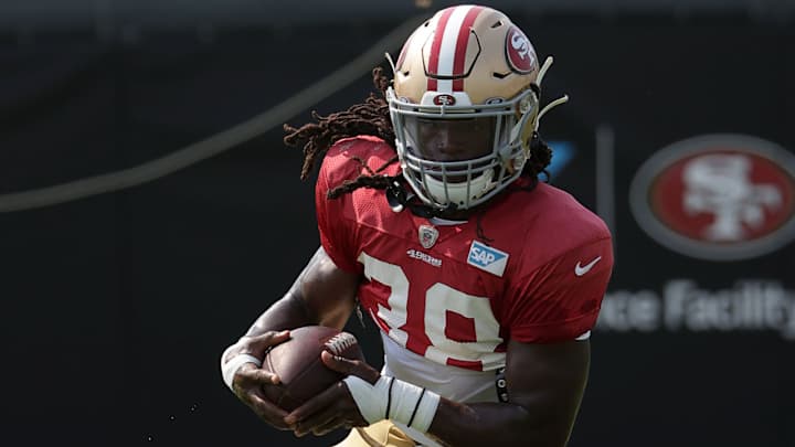 49ers Promote JaMycal Hasty to Active Roster