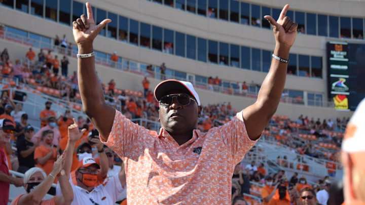 WATCH: Thurman Thomas Gets Inducted into Cowboy Football Ring of Honor WATCH: Thurman Thomas Gets Inducted into Cowboy Football Ring of Honor