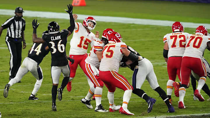 Chiefs Flourish as Underdogs in 34-20 victory on Monday Night Football Chiefs Flourish as Underdogs in 34-20 victory on Monday Night Football