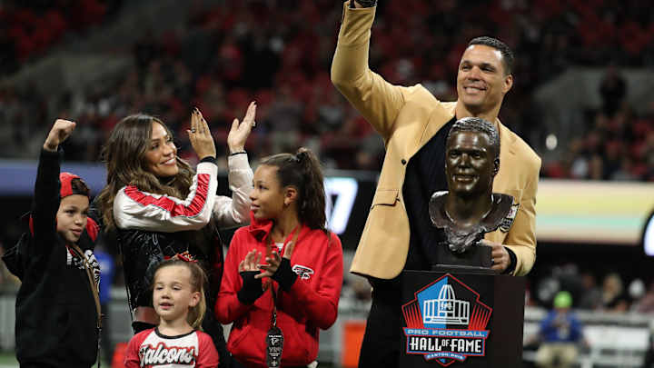 Former Cal Stars Tony Gonzalez, Alex Mack on Falcons' All-Decade Team Former Cal Stars Tony Gonzalez, Alex Mack on Falcons' All-Decade Team