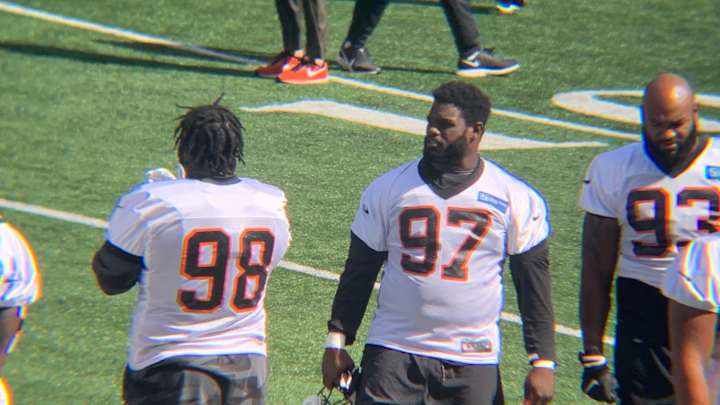 Watch: Geno Atkins stretches, participates in individual drills on Wednesday Watch: Geno Atkins stretches, participates in individual drills on Wednesday