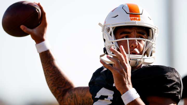 After Kentucky Loss, Pruitt Has Serious QB Questions to Answer