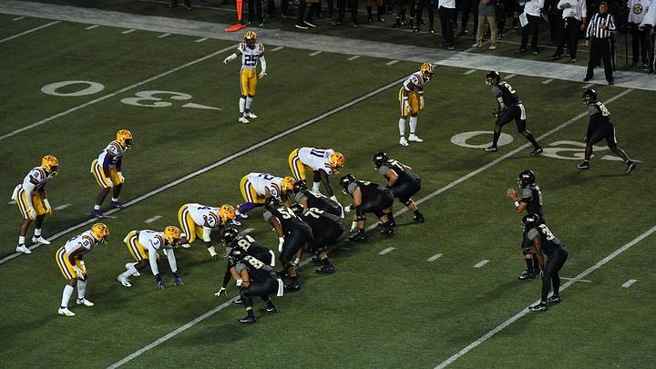 A Dive Into the Motion Offense LSU Football Looks to Stall at Missouri