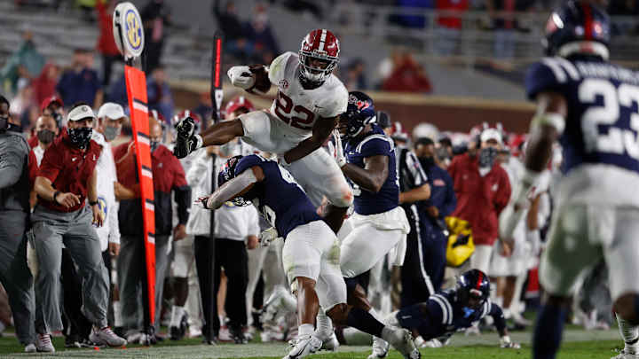 Alabama RB Najee Harris is the SEC Co-Offensive Player of Week