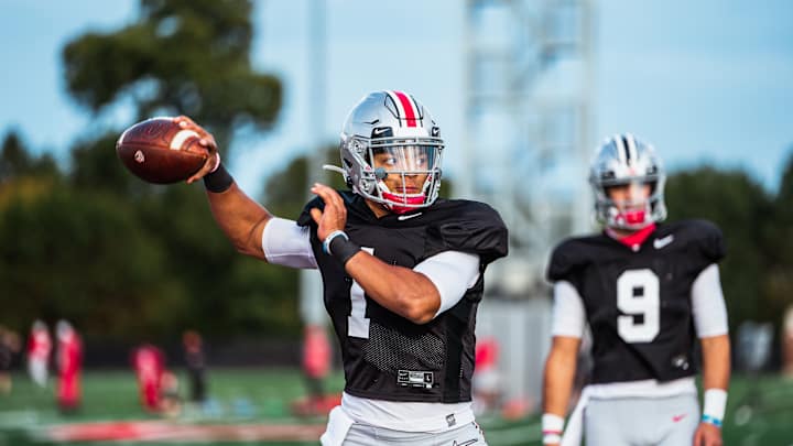Justin Fields on a Quest for Knowledge, Wants to Think Like Coaching Staff