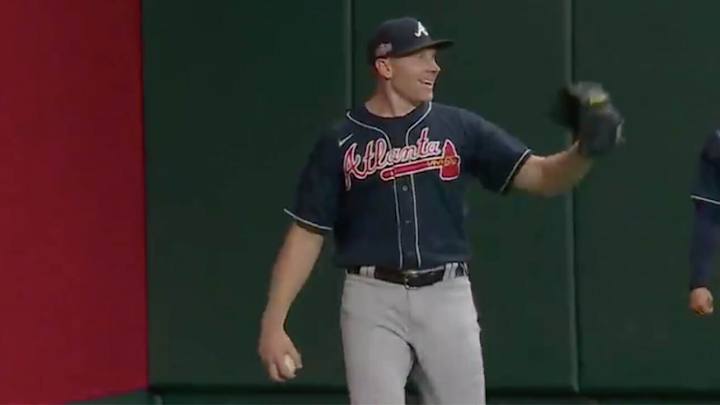 Braves RP Mark Melancon Catches Ozzie Albies's HR for Second Consecutive Game