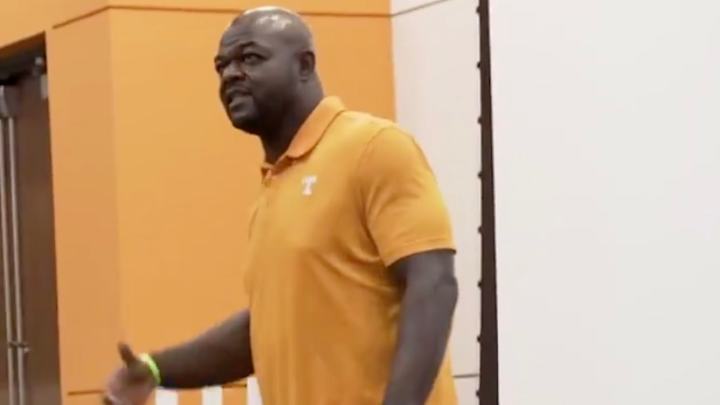 WATCH: VFL Al Wilson gives electrifying speech to Tennessee players during campus visit