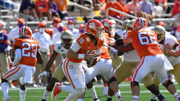 Elliott Says Lawrence Makes Everyone Better