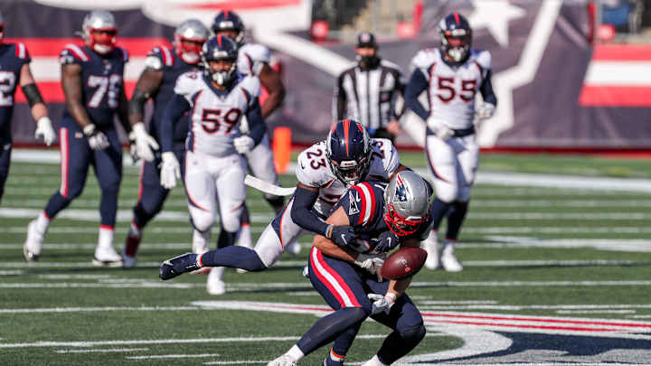 Patriots' Tight End Woes Have Continued Into Second Year Patriots' Tight End Woes Have Continued Into Second Year