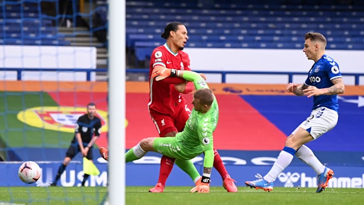 Ancelotti Defends Pickford Over Criticism of His Van Dijk Tackle
