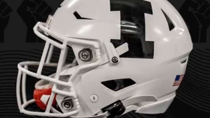 Illinois Supporting BLM & Social Justice in Uniform Change for Season Opener at Wisconsin