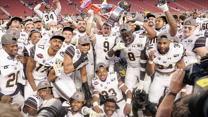 Bowl Projections: Pac-12 Bowl Options Shrinking; Oregon Gets CFP Love