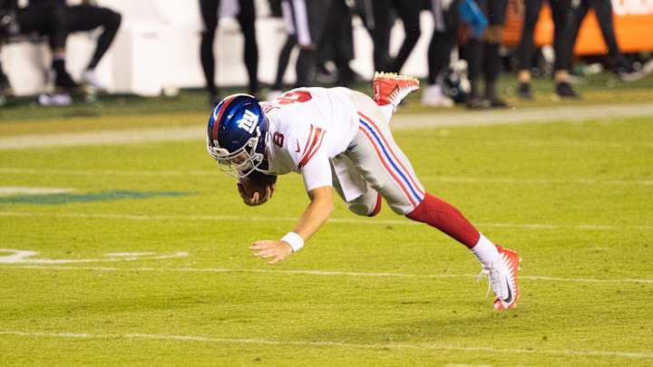 Listen to the Spanish and Radio Calls of Daniel Jones’s Hilarious Stumble