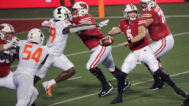 Graham Mertz Stars as No. 14 Wisconsin Cruises Past Illinois in Big Ten Opener