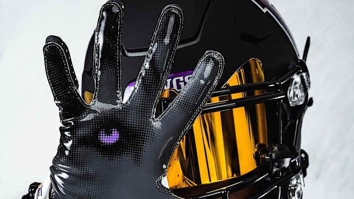 Instant Reaction: Huskies Choose New Blackout Uniforms for Arizona Game