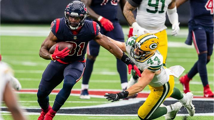 Quarterbacks Playing Catch vs. Packers’ Linebackers Quarterbacks Playing Catch vs. Packers’ Linebackers