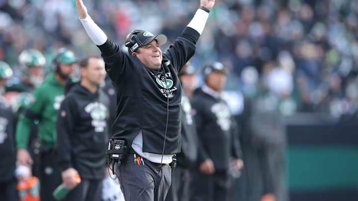 A Big Fan: Adam Gase to Turn Over Offensive Play-Calling Again to Dowell Loggains A Big Fan: Adam Gase to Turn Over Offensive Play-Calling Again to Dowell Loggains