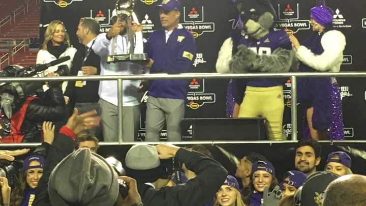 Huskies Eligible for 5 Bowl Games and College Football Playoffs