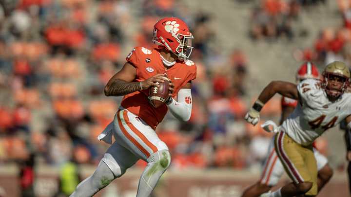 Tony Elliott Compares Clemson QB D.J. Uiagalelei to Watson, Mahomes Tony Elliott Compares Clemson QB D.J. Uiagalelei to Watson, Mahomes