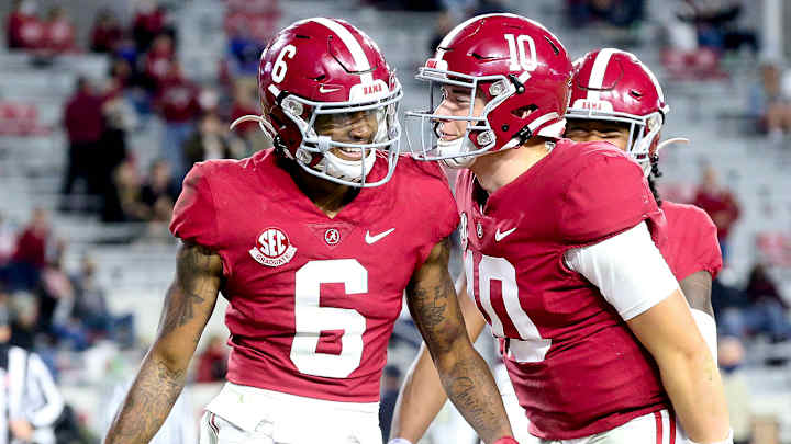 Alabama Moves to No. 1 in AP Top 25, Notre Dame Up to No. 2