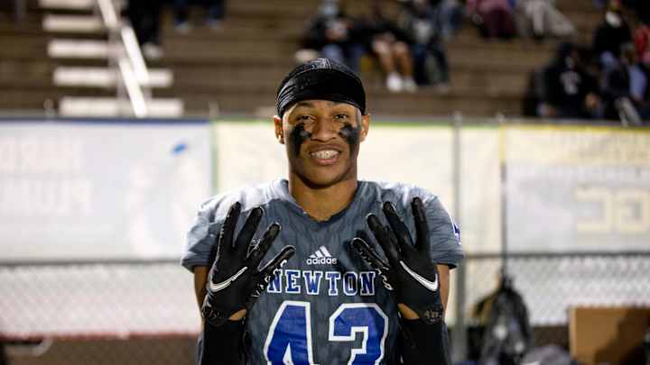 Watch: Top Vols DB Target Nyland Green Picks Off Two Passes, Grabs 93-yard Score