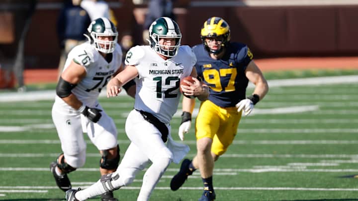 Michigan State Football Enjoys Bus Ride Back From Ann Arbor