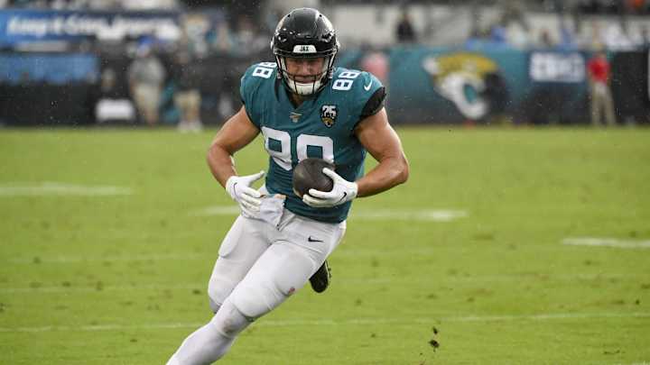 Panthers Sign TE Seth DeValve to Practice Squad