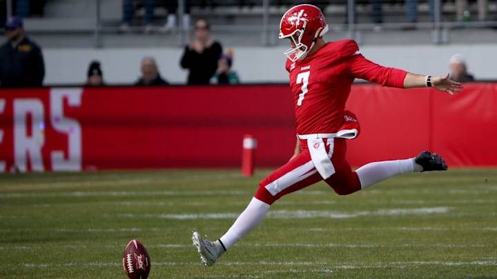 Injury Update: Zeke Limited; Cowboys Changing Punters Injury Update: Zeke Limited; Cowboys Changing Punters