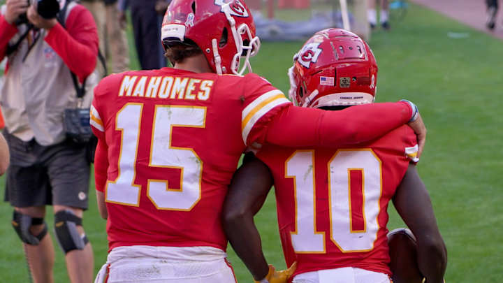Like a Good Neighbor, Tyreek Hill and Travis Kelce Are There Like a Good Neighbor, Tyreek Hill and Travis Kelce Are There