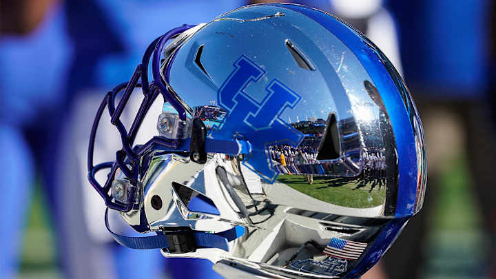 Kentucky O-Line Coach John Schlarman Dies at 45