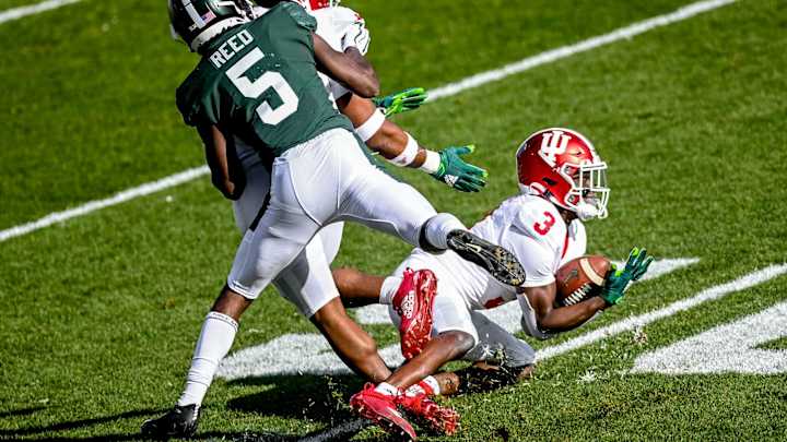 Tiawan Mullen Comes Away with First-Career Interceptions in Victory Over MSU