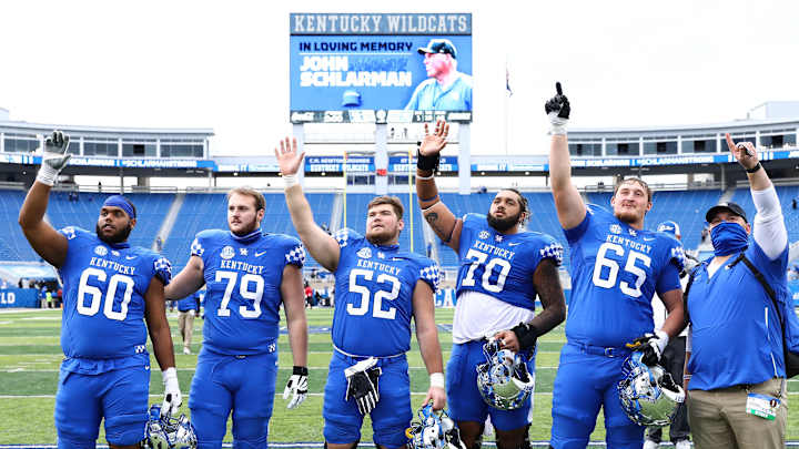 Kentucky Honors Late Offensive Line Coach John Schlarman With 10-Man Formation on Game's First Play