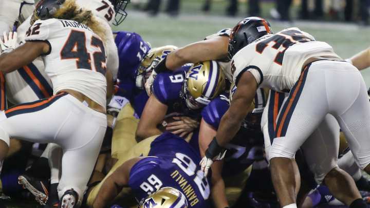 Morris-led Huskies Do Just Enough to Beat the Beavers in Season Opener