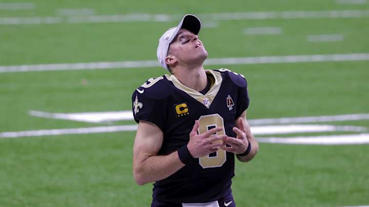 Report: Drew Brees Dealing With Multiple Rib Fractures and a Collapsed Lung Report: Drew Brees Dealing With Multiple Rib Fractures and a Collapsed Lung