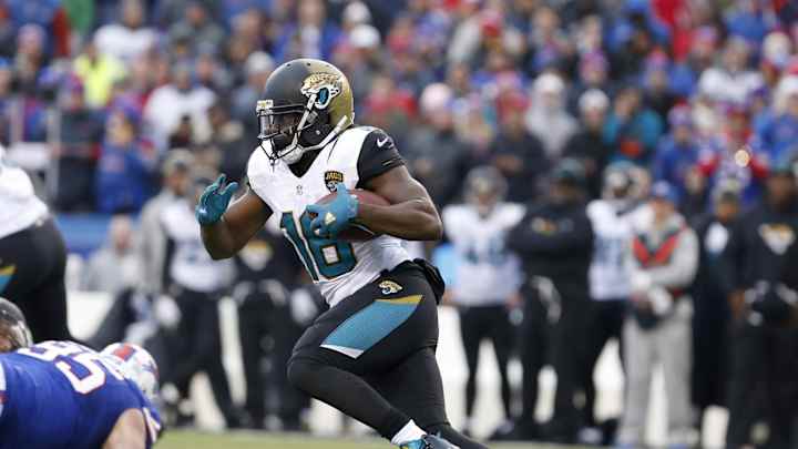 From the Backfield to the Sidelines: Denard Robinson Embracing Role As Jaguars Assistant From the Backfield to the Sidelines: Denard Robinson Embracing Role As Jaguars Assistant