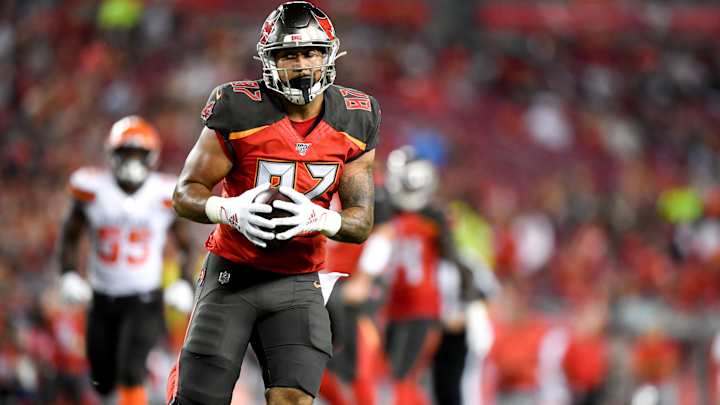 Broncos Sign Ex-Bucs TE Jordan Leggett to Practice Squad