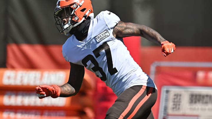 Bengals Sign Two Cornerbacks to Practice Squad, Place Akinmoladun on COVID-19 List Bengals Sign Two Cornerbacks to Practice Squad, Place Akinmoladun on COVID-19 List