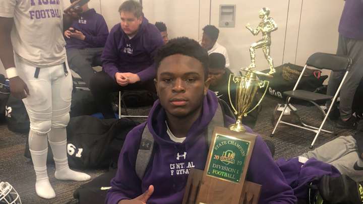 Mountaineers Offer Ohio Defensive Lineman