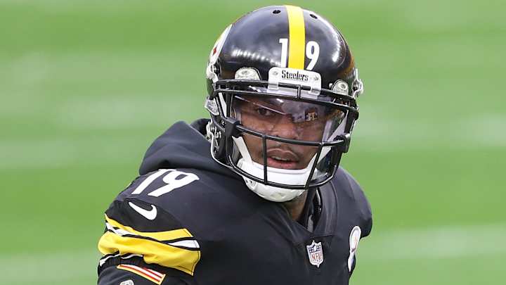 Report: Steelers WR JuJu Smith-Schuster Tweaks Foot/Ankle Stepping on Penalty Flag Report: Steelers WR JuJu Smith-Schuster Tweaks Foot/Ankle Stepping on Penalty Flag