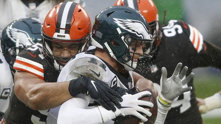 Keeping Carson Wentz Glued in the Pocket isn't Doing Him any Favors Keeping Carson Wentz Glued in the Pocket isn't Doing Him any Favors