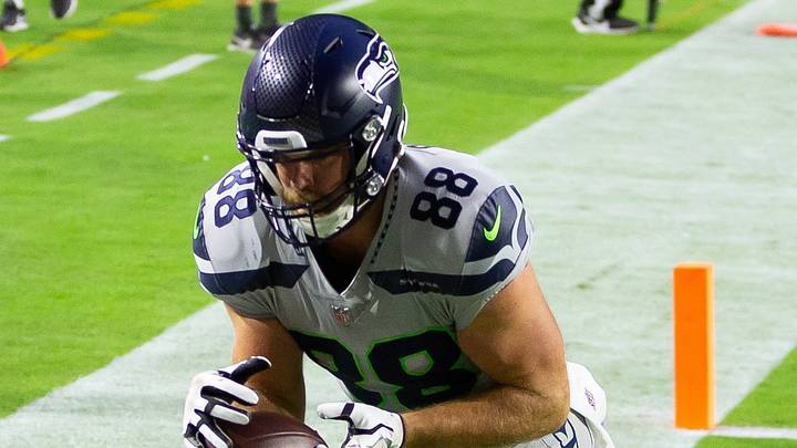 Greg Olsen Heading to Injured Reserve, Seahawks Promote Damon Harrison