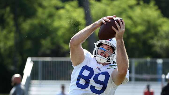 Former TE Tommy Sweeney to Miss Season With Myocarditis