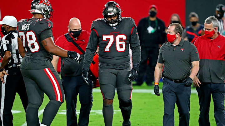 Buccaneers Injury Update: Dean Out, Smith a Game Time Decision