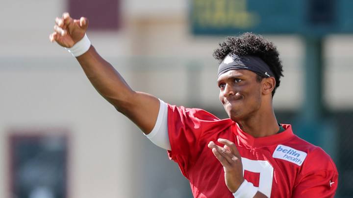 Kizer Goes It Alone to Learn Titans' Offense Kizer Goes It Alone to Learn Titans' Offense