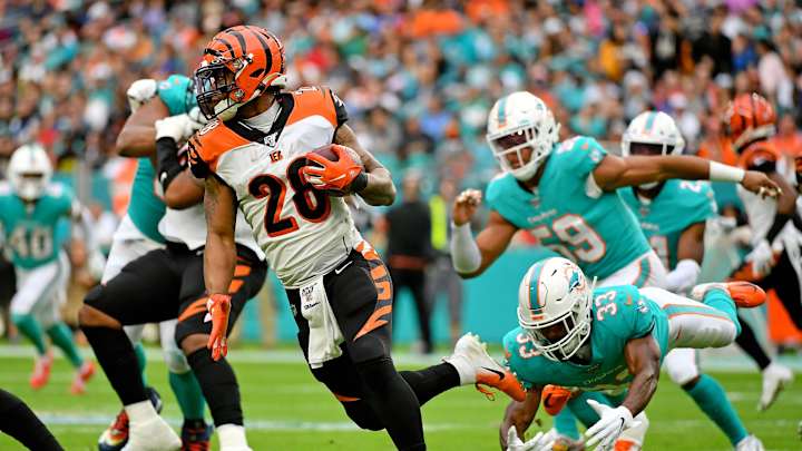 Podcast: Comparing the Dolphins' Rebuild to the Bengals, Plus Joe Burrow's Surgery and a Backup Plan Podcast: Comparing the Dolphins' Rebuild to the Bengals, Plus Joe Burrow's Surgery and a Backup Plan