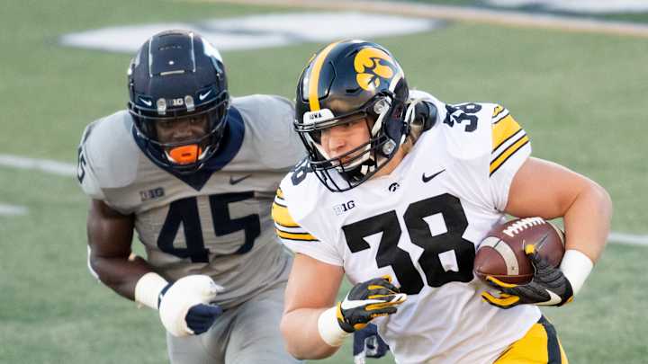 Illini Notebook - No. 19 Iowa 35, Illinois 21: Illini Defense Suffer Massive Injuries