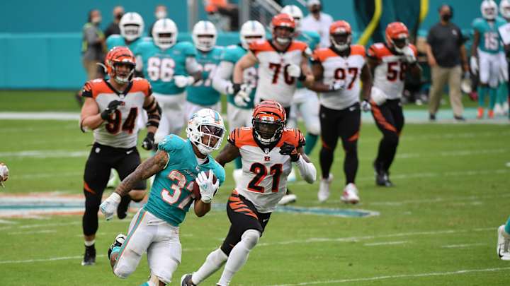 Gaskin Comes off Injury List to Help Dolphins to Another Victory